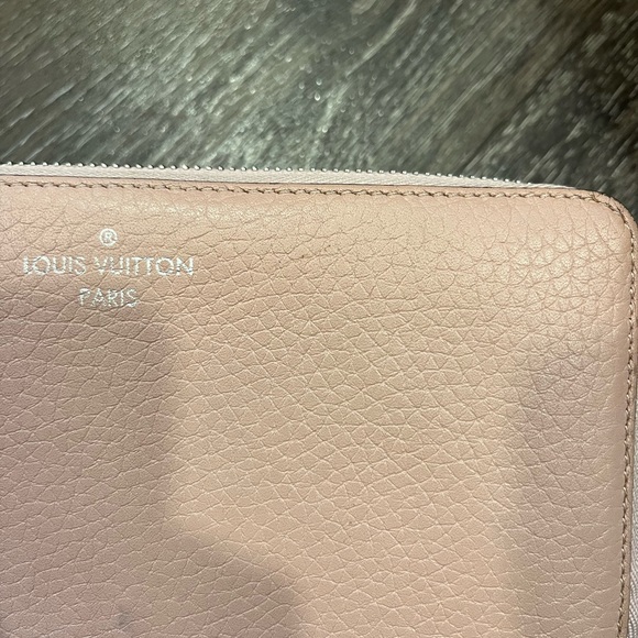 Louis Vuitton Comete Wallet in Taurillon Leather - Picture 5 of 16